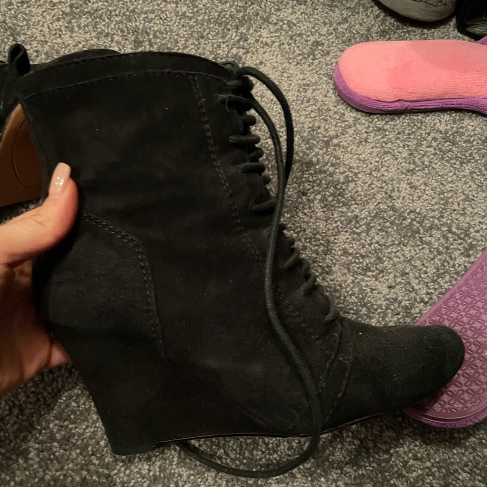 Nice west wedge boot 6.5